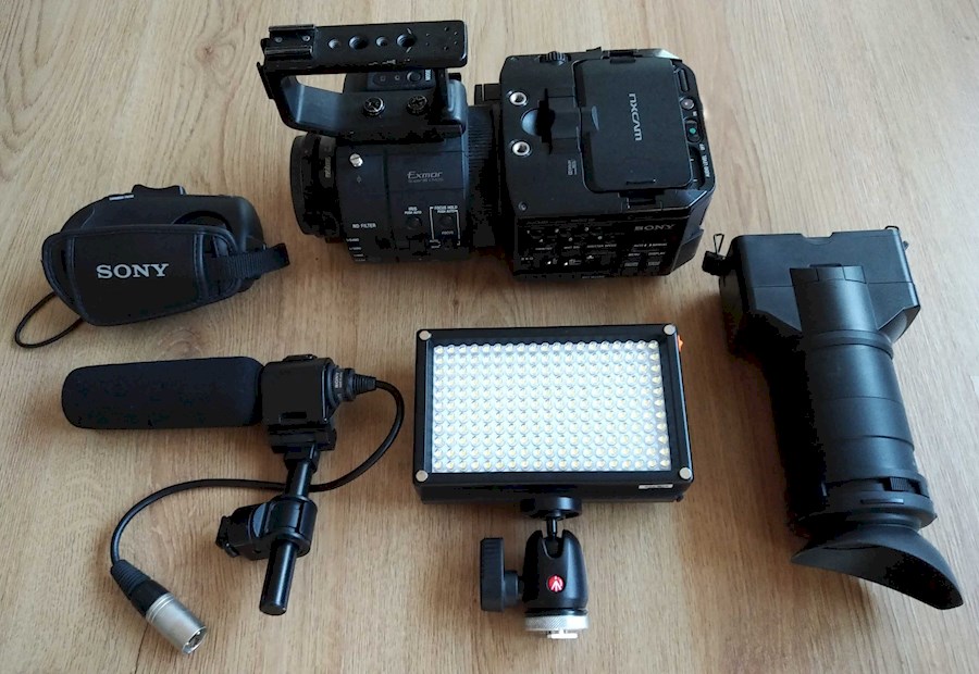 Rent Sony NEX FS700 set from Wouter