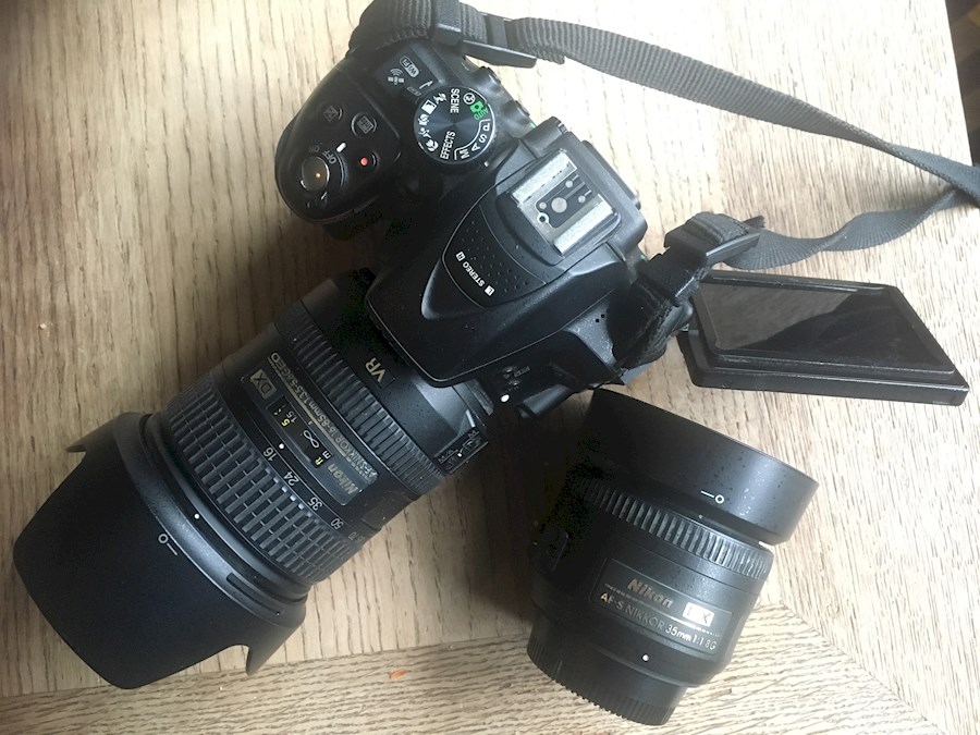 Huur een Nikon D5300 35mm 1.8 lens en 16-85mm 3.5 - 5.6 lens in Rotterdam van Jesse
