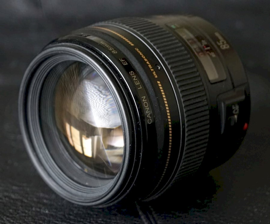 Miete Canon EF 85 mm f/1.8 U... von Emmanuel