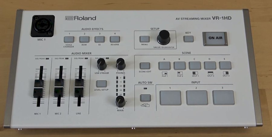 Miete Roland VR-1HD von P A REIJNDERS