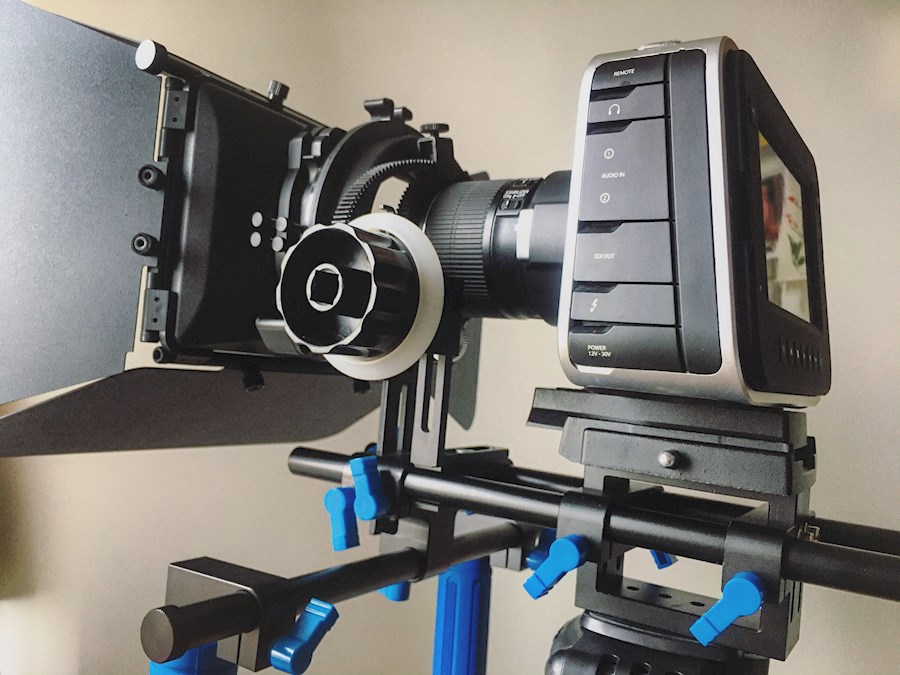 Huur een Blackmagic Cinema Camera 2.5K (EF) + KIT incl lens in Sint-Truiden van Bogaerts, Robin