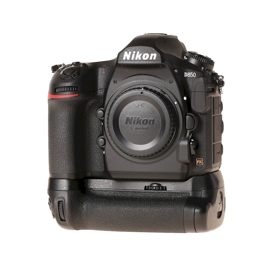 Louez Nikon D850 + Battery Grip de Nam