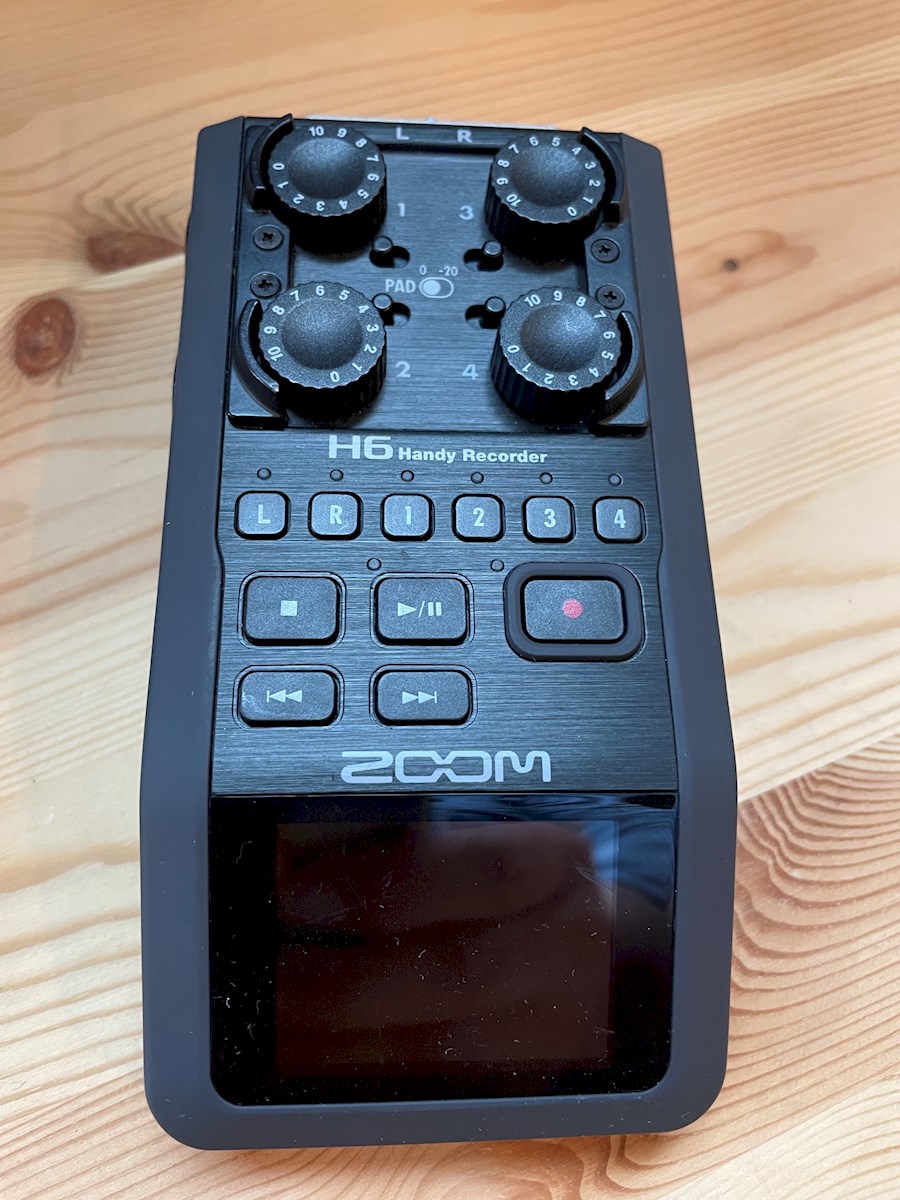 Rent ZOOM H6 RECORDER from Erwin