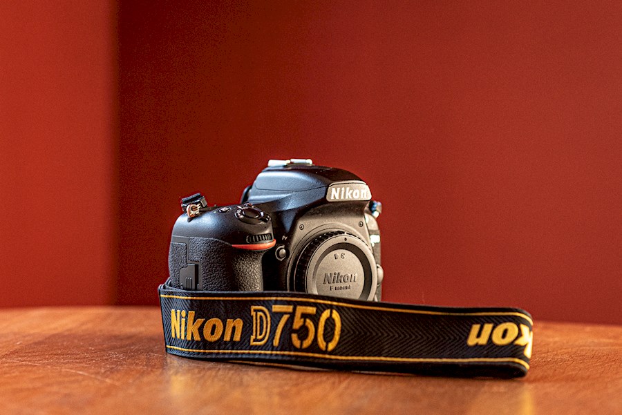 Rent a Nikon D750 in Arnhem from Miranda