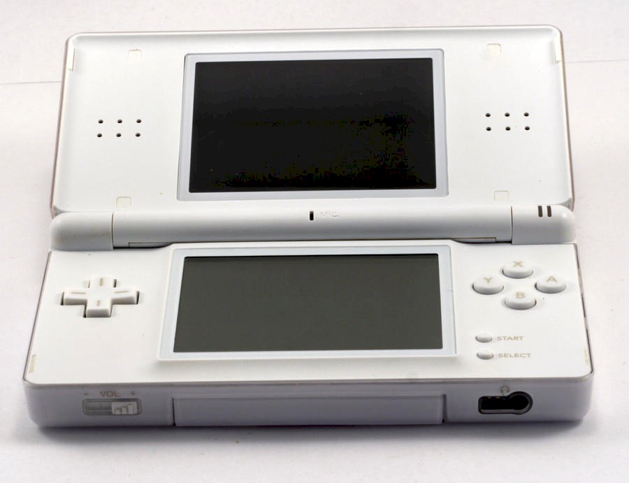 Rent Nintendo DS Lite from ENGRAVED3D