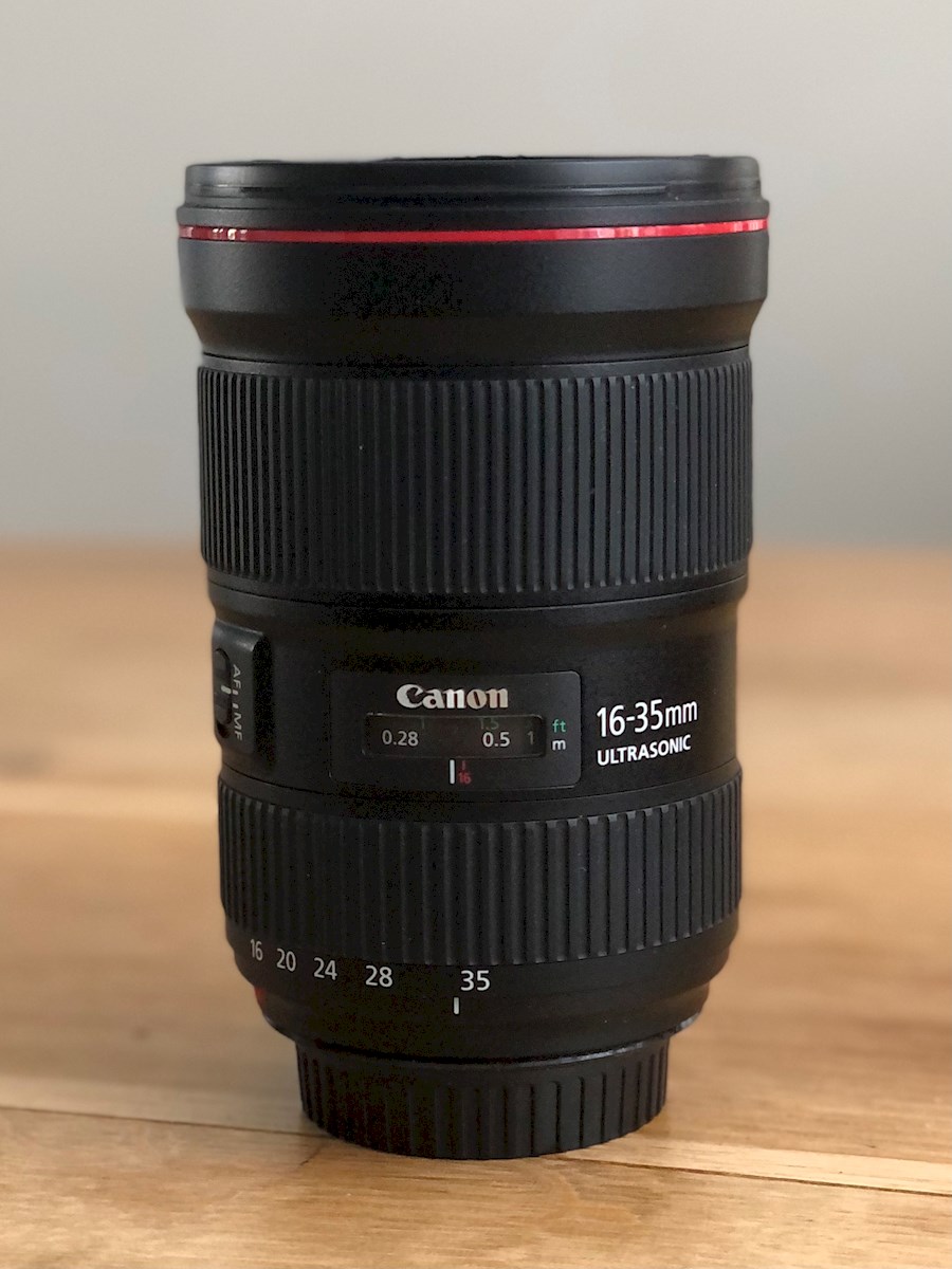 Rent CANON ZOOM LENS EF 16-... from Paco