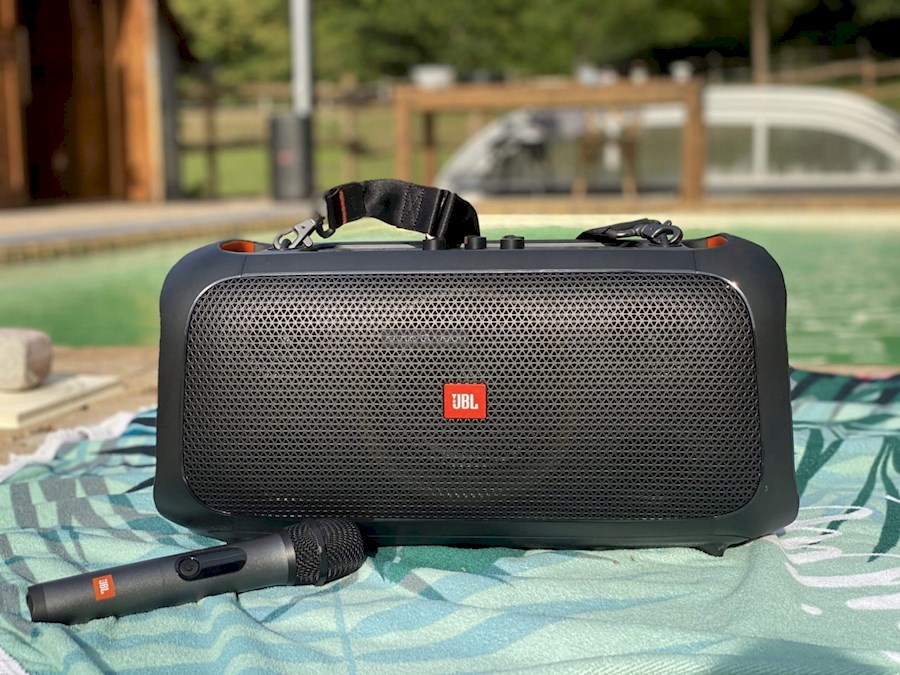 Rent JBL partybox on the go from Brent