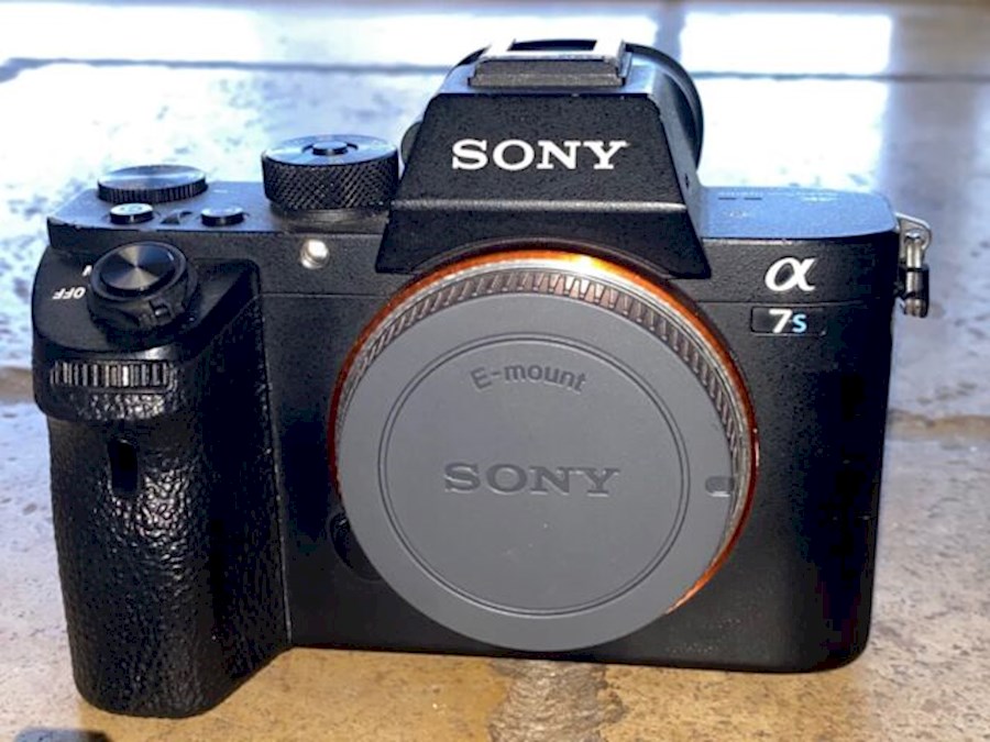 Rent Sony A7S II + 8 Batteries from Hasan