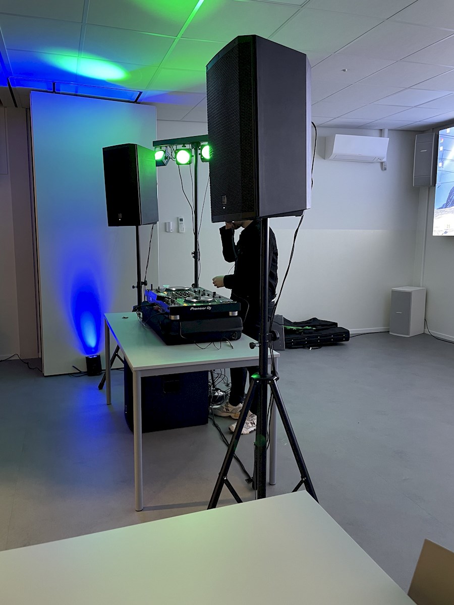Migratie monteren Diploma Huur een DJ set 1, v.a. € 190,00 van Amar in Spijkenisse