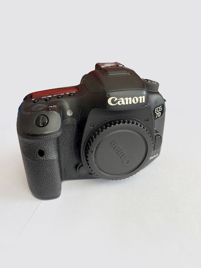 Rent Canon 7D Mark II (7D2) from Robin