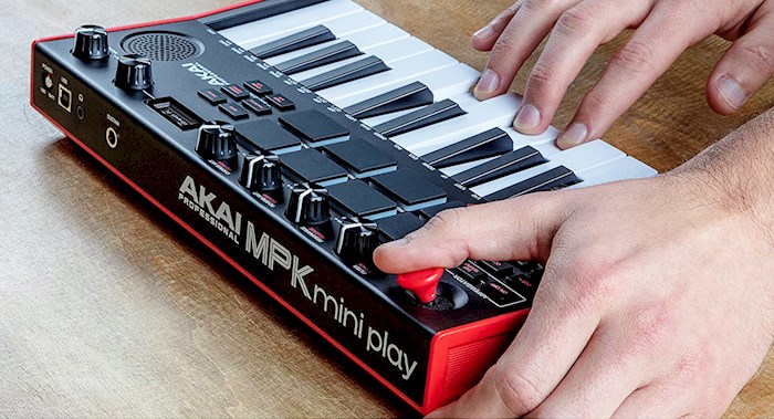 Huur AKAI MPK Mini Play Mk3 van Pieter