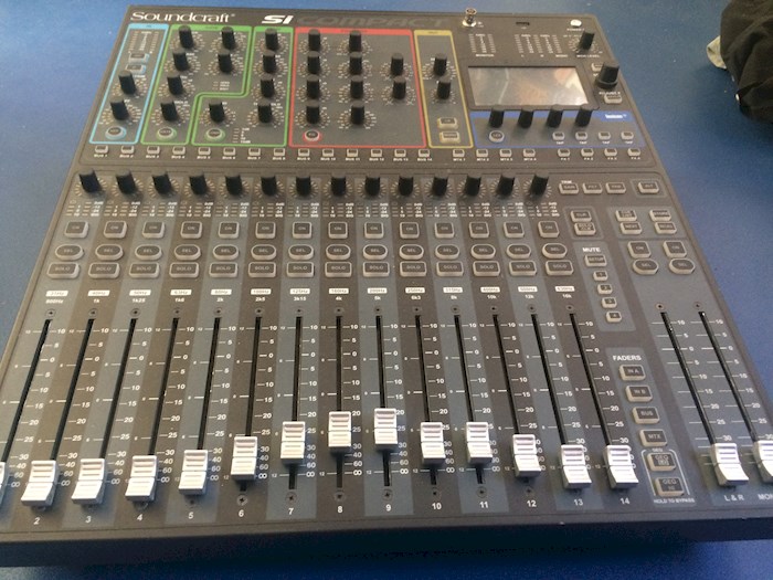 Rent Soundcraft si compact 16 from (COMPACT SOUND EQUIPMENT)