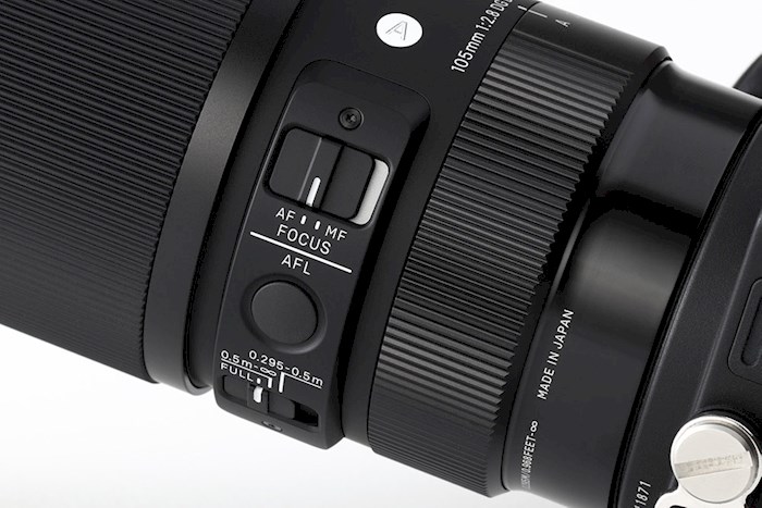 Rent Objectif Sigma FE 105 ... from Simon