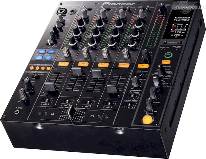Huur Pioneer DJ DJM-800 mixer van Matthijs